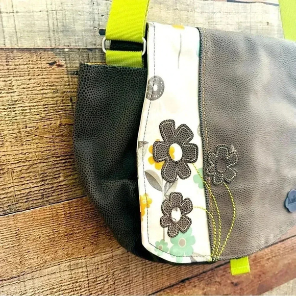 Haiku by Sharon Eisenhauer Floral To-Go Messenger/Crossbody - Picture 3 of 9